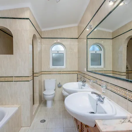 Vila Casa De Amanha 450 Mts To The With Beautiful Garden And Heated Saltwater Pool *