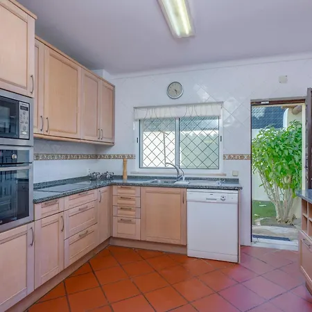 Villa Casa De Amanha 450 Mts To The With Beautiful Garden And Heated Saltwater Pool Albufeira