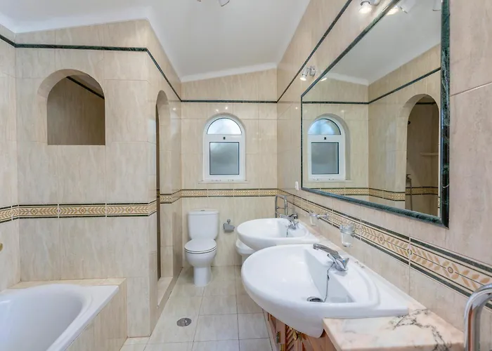 Villa Casa De Amanha 450 Mts To The With Beautiful Garden And Heated Saltwater Pool *